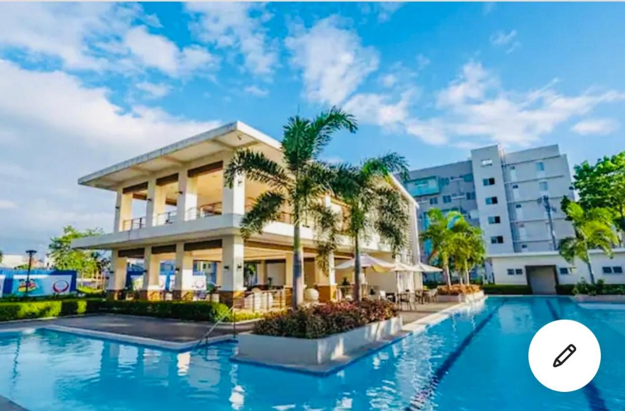 8 Spatial Condominium Davao City Exteriör bild