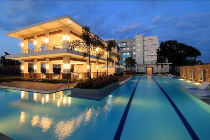 8 Spatial Condominium Davao City Exteriör bild