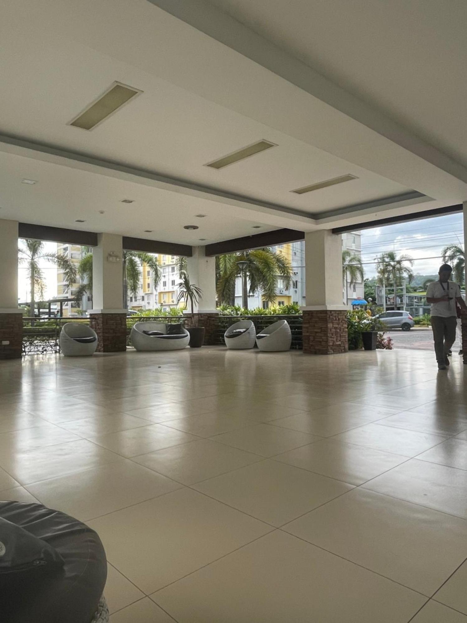 8 Spatial Condominium Davao City Exteriör bild