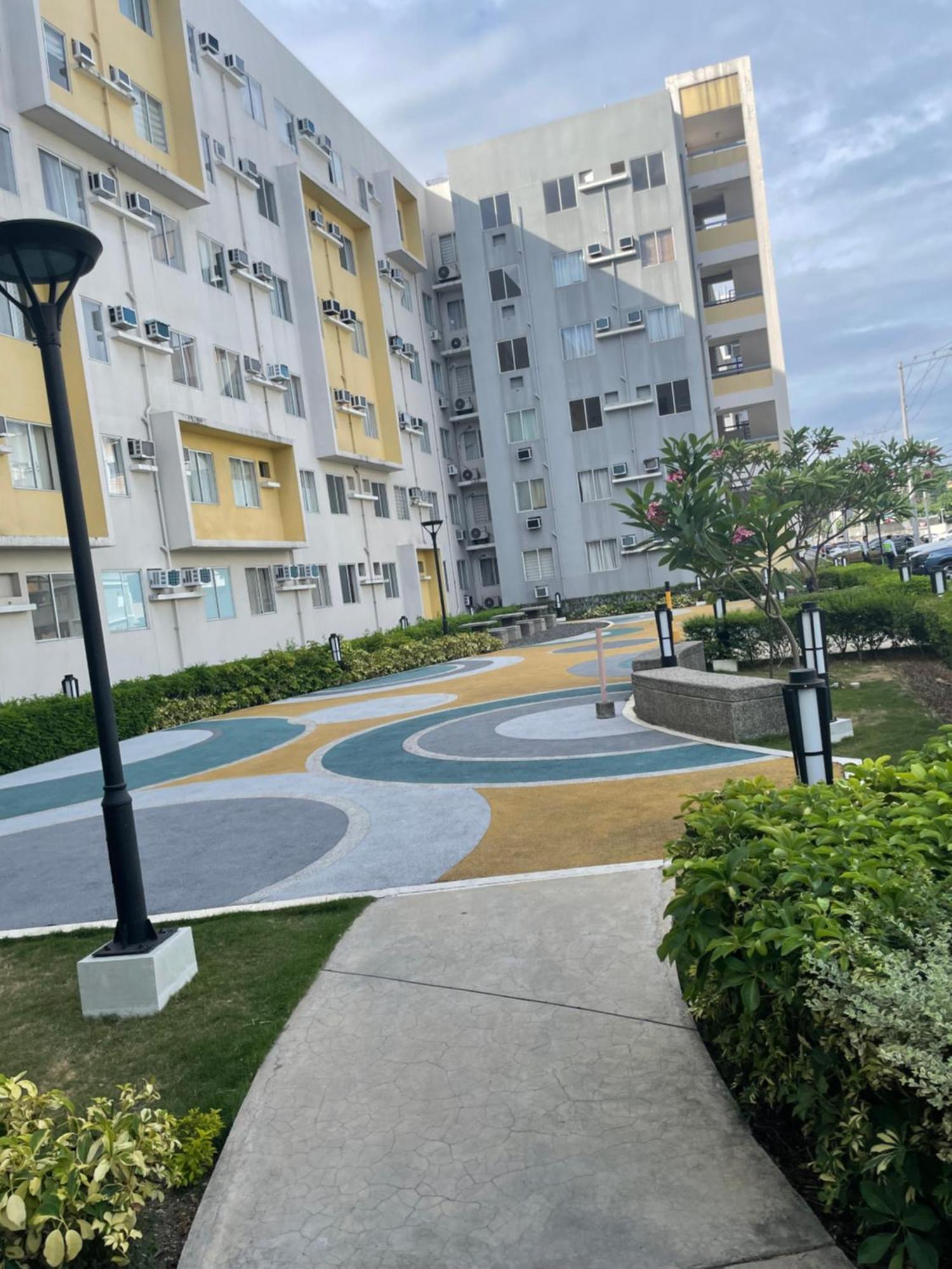8 Spatial Condominium Davao City Exteriör bild